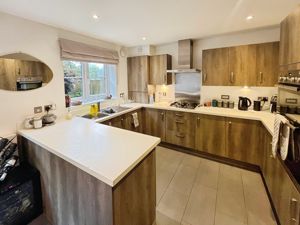 Kitchen diner- click for photo gallery